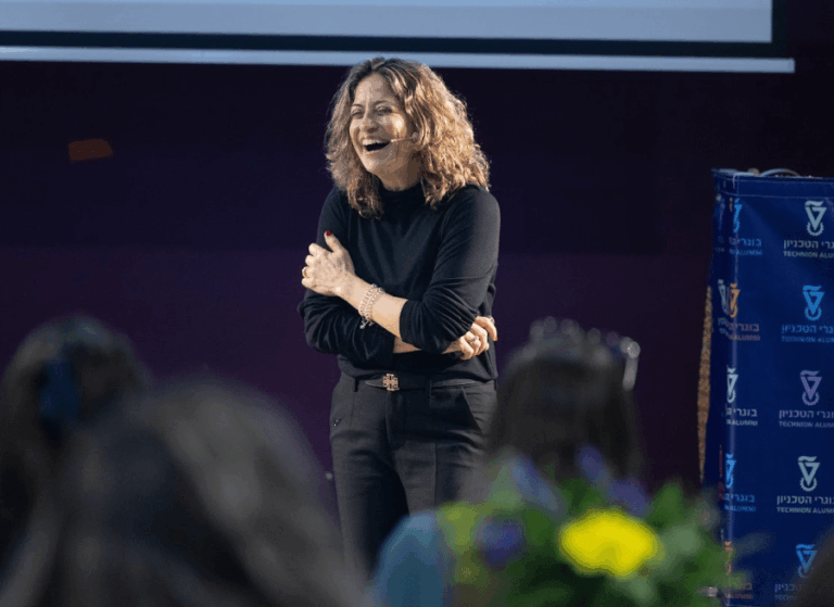 יעל חיו - מומחית משא ומתן (שם הצלם: מיכה בריקמן)