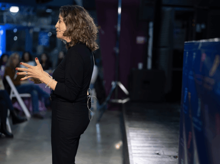 יעל חיו - מומחית משא ומתן (שם הצלם: מיכה בריקמן)